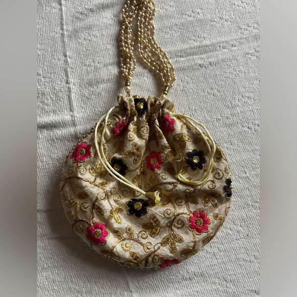 Handcrafted Indian Bag - Picture 2 of 3